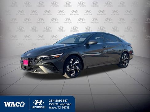 Used 2025 Hyundai Elantra SEL image 5