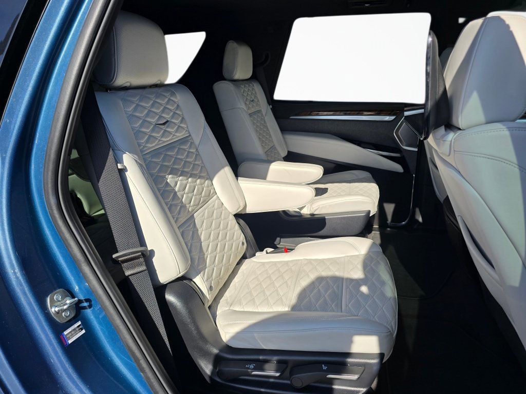 Used 2025 Cadillac Escalade Sport Platinum AWD/4WD image 28