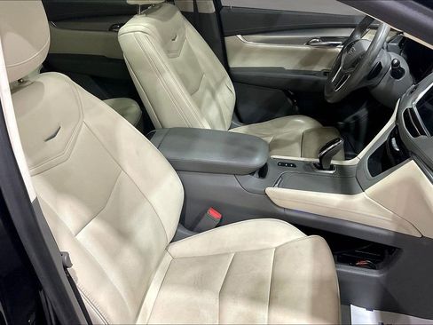 Used 2017 Cadillac XT5 Luxury w/ Driver Awareness Package image 7