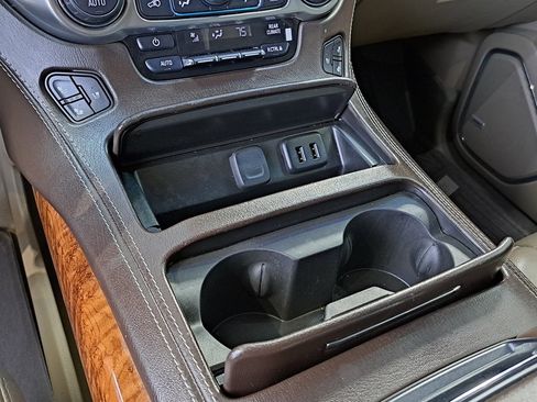 Used 2019 Chevrolet Suburban Premier image 20