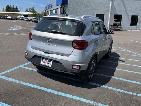 New 2026 Hyundai Venue SEL FWD image 5