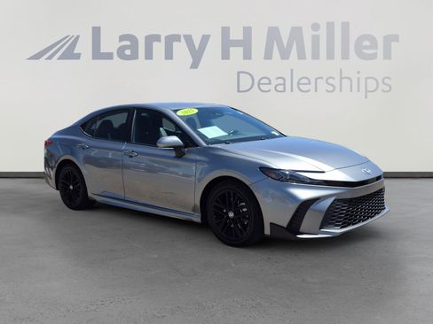 Certified 2025 Toyota Camry SE FWD image 7