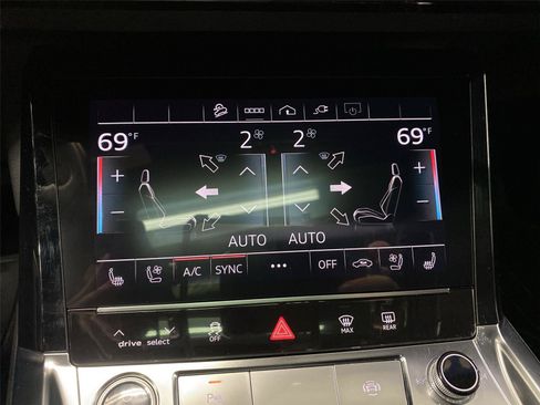 Used 2023 Audi e-tron Premium Plus w/ Premium Plus Package AWD/4WD image 21
