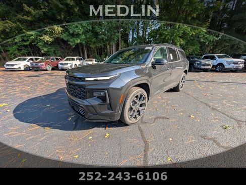 Used 2026 Chevrolet Traverse RS FWD image 1
