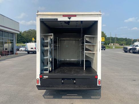 Used 2018 Chevrolet Express 3500 w/ Driver Convenience Package RWD image 19