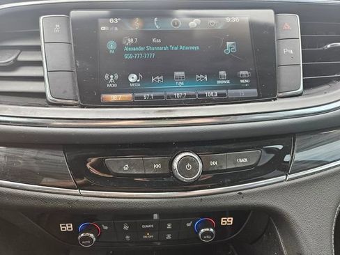 Used 2019 Buick Enclave Essence image 18