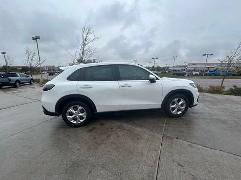 Used 2023 Honda HR-V LX image 9