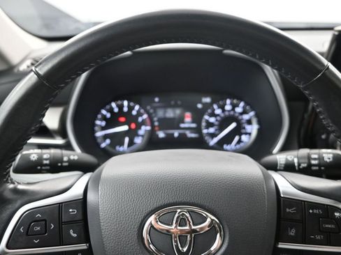 Used 2021 Toyota Highlander XLE AWD/4WD image 15