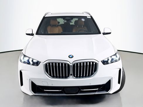 Used 2024 BMW X5 xDrive40i w/ Parking Assistance Package AWD/4WD image 2
