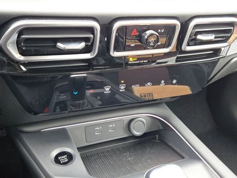 New 2026 Nissan Sentra SR w/ Floor Mat Package FWD image 24