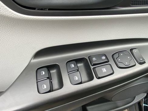 Used 2023 Hyundai Kona SEL AWD/4WD image 14