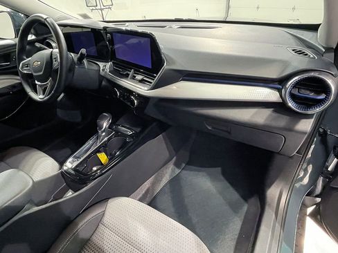 Used 2025 Chevrolet Trax LT w/ Driver Confidence Package FWD image 26
