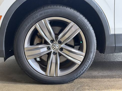 Used 2021 Volkswagen Tiguan SEL AWD/4WD image 22