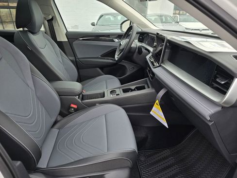 New 2026 Volkswagen Tiguan SE image 35