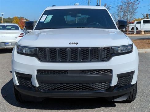 Used 2022 Jeep Grand Cherokee L Laredo image 9