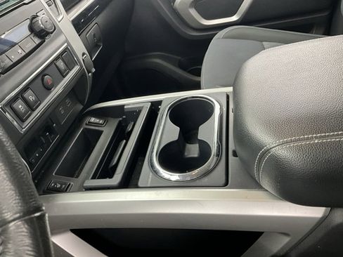 Used 2021 Nissan Titan SV w/ SV Convenience Package image 18