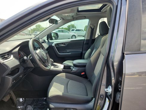 Certified 2022 Toyota RAV4 XLE w/ Convenience Package FWD image 18