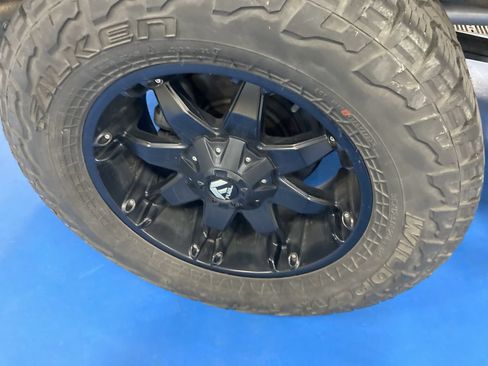 Used 2020 Chevrolet Silverado 1500 LT AWD/4WD image 9