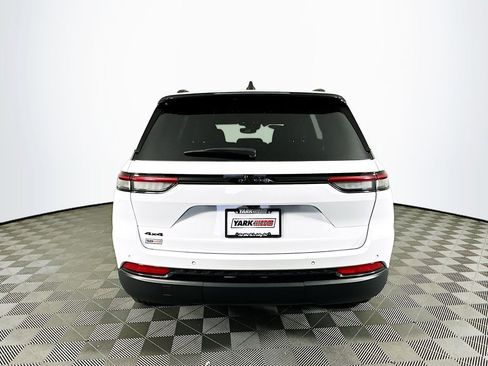 Certified 2023 Jeep Grand Cherokee Altitude image 10