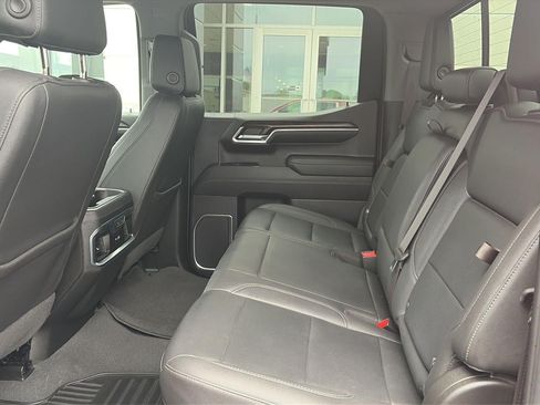 Used 2023 GMC Sierra 1500 SLT w/ SLT Premium Package AWD/4WD image 9