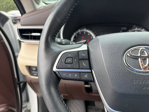 Used 2022 Toyota Highlander Platinum AWD/4WD image 16