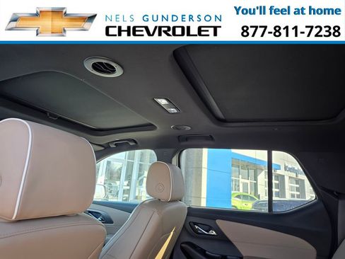Used 2023 Chevrolet Traverse Premier image 8