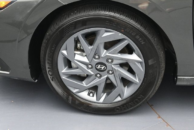 Used 2026 Hyundai Elantra Hybrid FWD image 7