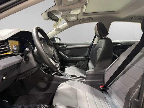 Used 2025 Volkswagen Jetta SE image 21