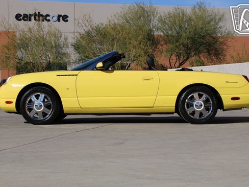 Used 2004 Ford Thunderbird image 38