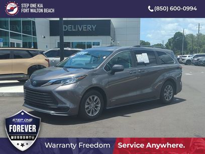 Used 2021 Toyota Sienna LE w/ LE Plus Package