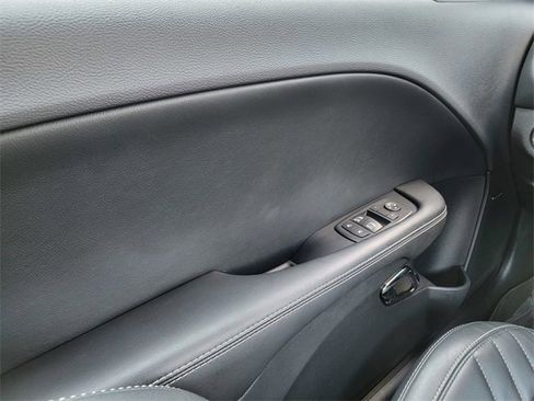 Used 2016 Dodge Challenger SRT Hellcat image 37