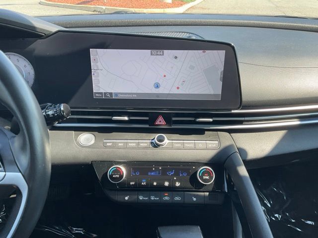Used 2025 Hyundai Elantra SEL FWD image 17