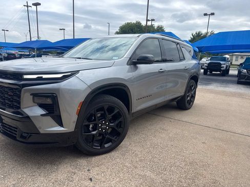 Used 2026 Chevrolet Traverse RS FWD image 1