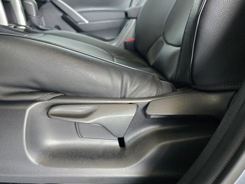 Used 2025 Toyota Corolla Cross LE FWD image 12