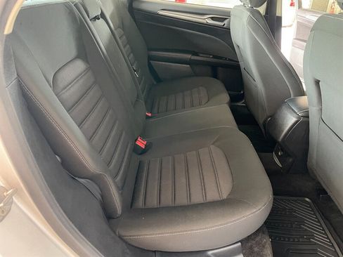 Used 2017 Ford Fusion SE FWD image 17