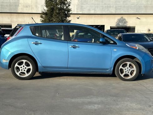 Used 2011 Nissan Leaf w/ Eco Design Pkg image 9