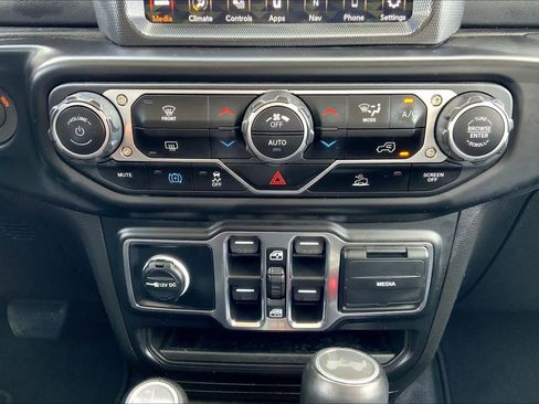 Used 2022 Jeep Wrangler Unlimited Sahara image 33