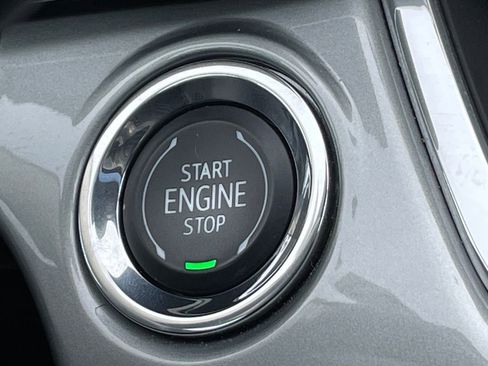 Used 2024 Chevrolet Trax LT image 39