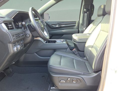 Used 2024 GMC Yukon Denali w/ Advanced Technology Package AWD/4WD image 9