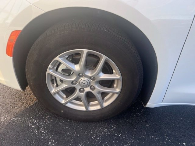 Used 2026 Chrysler Pacifica Select FWD image 13