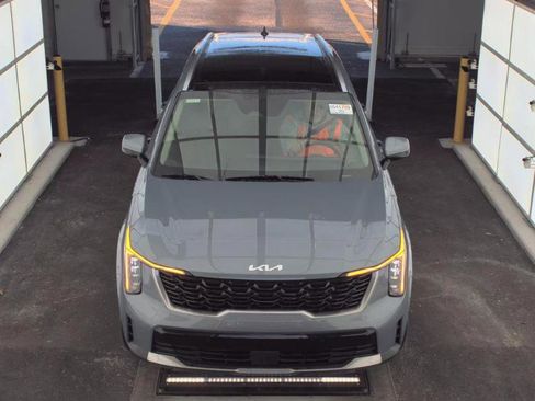 Used 2025 Kia Sorento EX w/ Panoramic Sunroof Package image 2