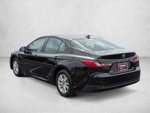 Used 2025 Toyota Camry LE image 8