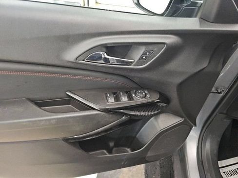 Used 2024 Chevrolet Trax RS w/ Sunroof Package FWD image 6