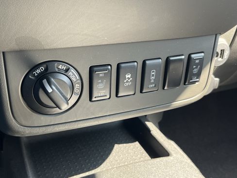 Used 2021 Nissan Frontier SV AWD/4WD image 29