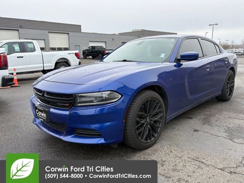 Used 2020 Dodge Charger SXT image 3