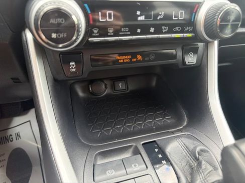 Used 2021 Toyota RAV4 XLE AWD/4WD image 32