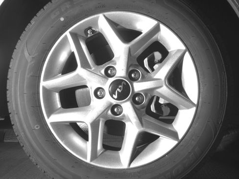 Used 2025 Kia Soul LX w/ LX Technology Package FWD image 13