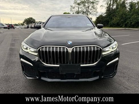 Used 2022 BMW M760i xDrive w/ Luxury Rear Seating Package AWD/4WD image 2