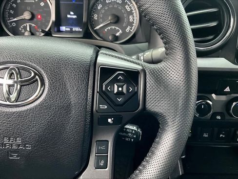 Used 2022 Toyota Tacoma TRD Sport image 22