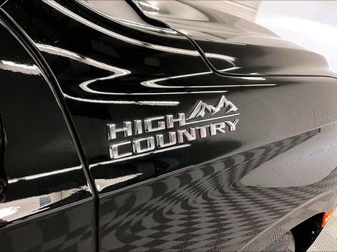 Used 2024 Chevrolet Suburban High Country image 36